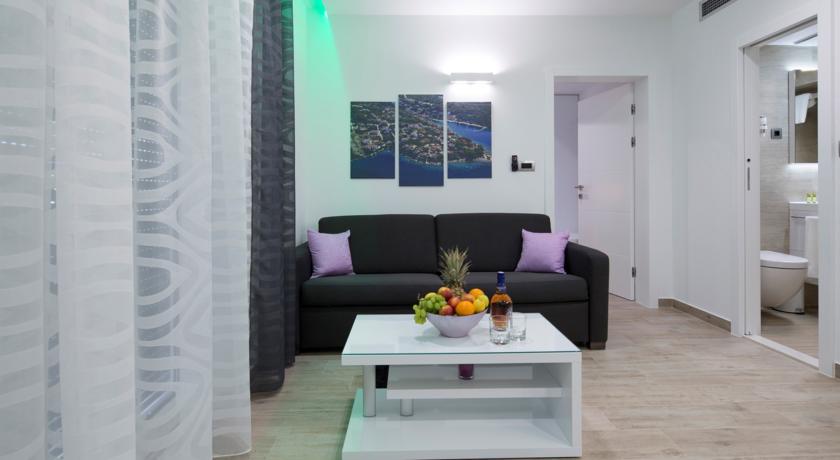 Apartments The Seasons Residence Omiš Oda fotoğraf