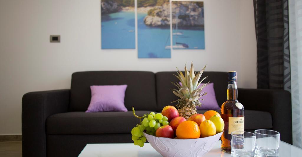 Apartments The Seasons Residence Omiš Oda fotoğraf
