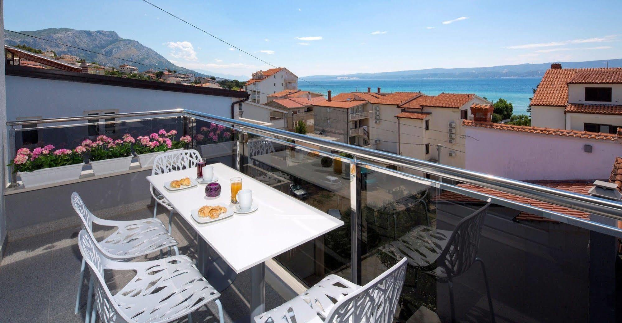 Apartments The Seasons Residence Omiš Dış mekan fotoğraf